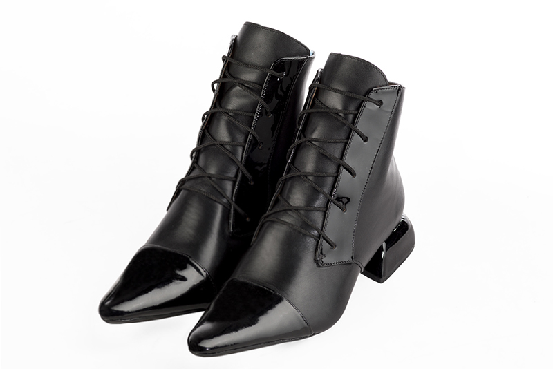 Gloss black women's ankle boots with laces at the front. Tapered toe. Low flare heels. Front view - Florence KOOIJMAN